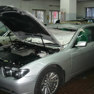 Zdjęcie wymiany przedniej szyby w BMW